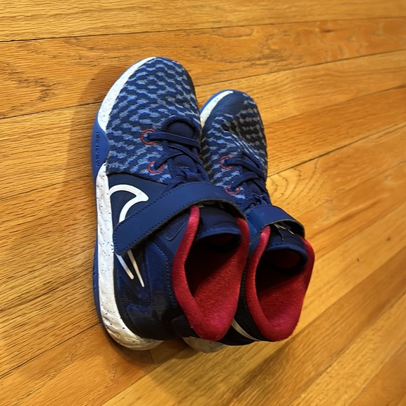 Nike Hightop Tennis shoes, Like New/Worn twice Youth size 3 - Picture 7 of 7